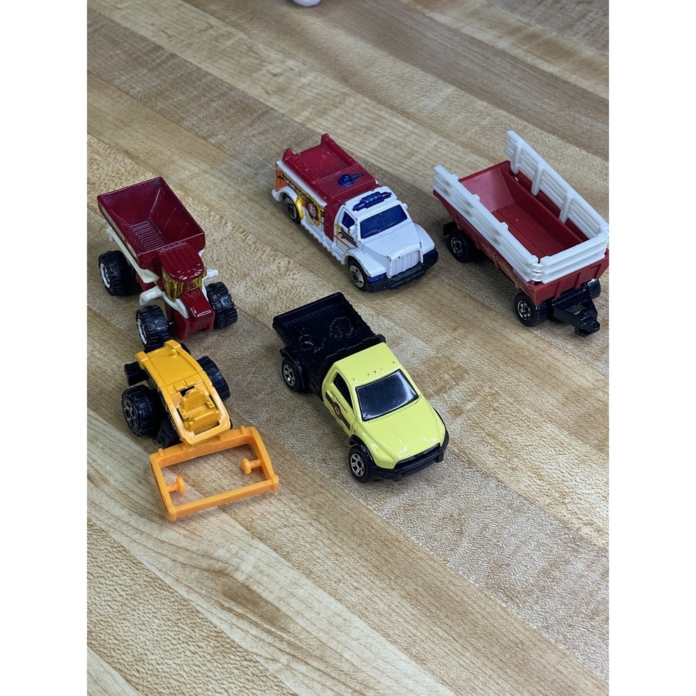 Lot 5 Trucks Cars - 4 Matchbox